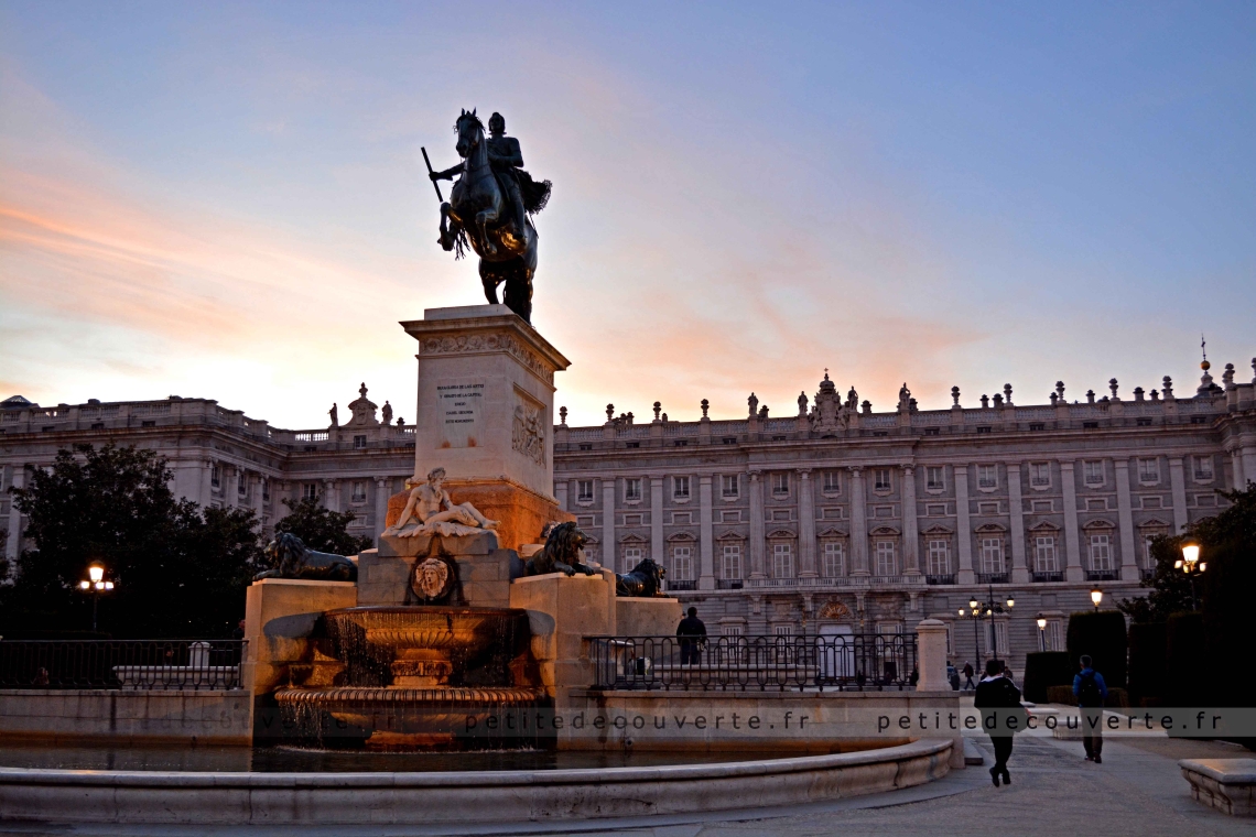 Au Musée Typhlologique de Madrid : Découverte Tactile des Monuments Mondiaux